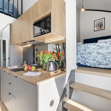 Bright Lofts Near Center Harbour 公寓