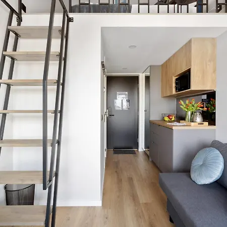 Bright Lofts Near Center Harbour شقة