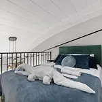 Bright Lofts Near Center Harbour *