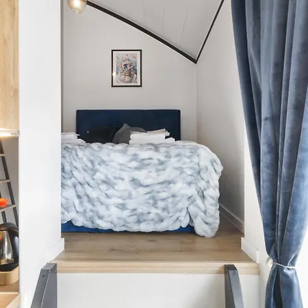 Апартаменти Bright Lofts Near Center Harbour *
