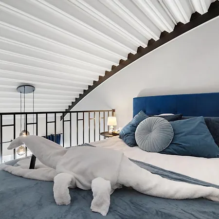 Bright Lofts Near Center Harbour Апартаменти