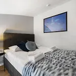 Bright Lofts Near Center Harbour Apartment *