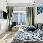 Bright Lofts Near Center Harbour Apartment