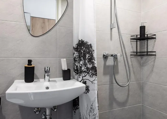 Bright Lofts Near Center Harbour Reval