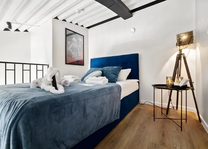 Bright Lofts Near Center Harbour