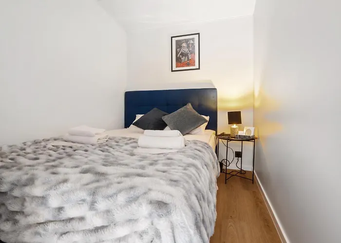 Bright Lofts Near Center Harbour Reval